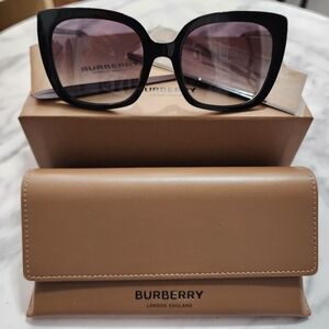 NT 11493 NEW Authentic Burberry Caroll Butterfly Oversized Sunglasses